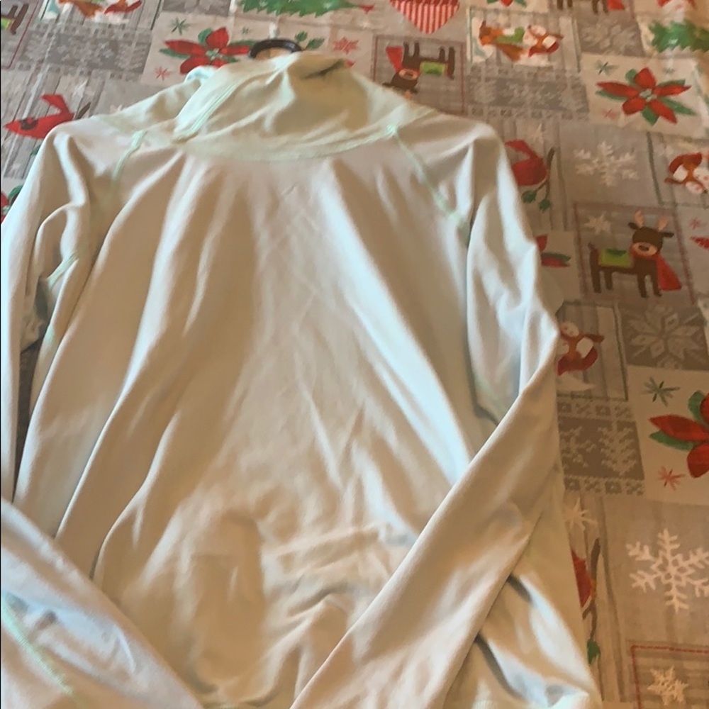 Cute light mint green pull over! Great shape!